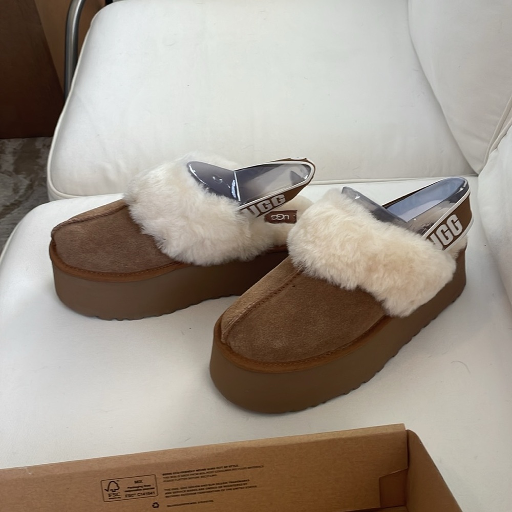 Brand new Funkette Uggs in Chestnut